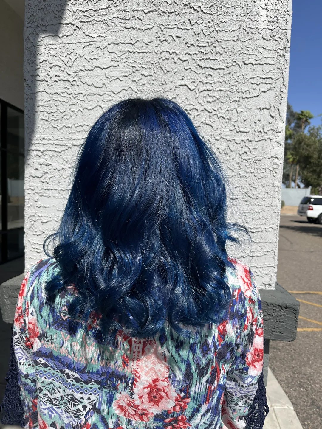 deep navy-blue color long waves stucco wall